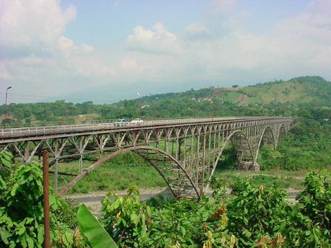 Puente sobre el Río Chama